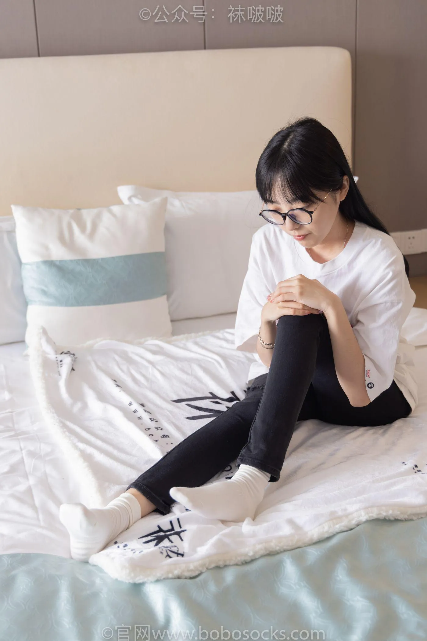 [BoBoSocks袜啵啵]NO.055 稚予-斯凯奇运动鞋、白棉袜、黑棉袜 [139P]插图8